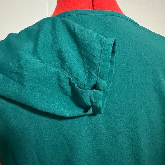 Banana republic ruffled green button up shirt. Size small - Picture 2 of 5